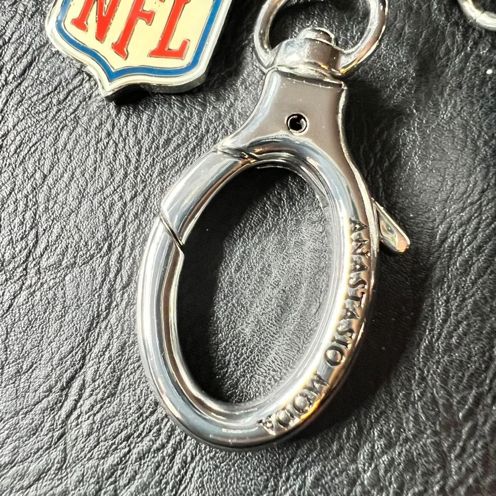 NFL Anastasia Mode Rhinestone Football Handbag Charm Keychain Silver Tone Sporty